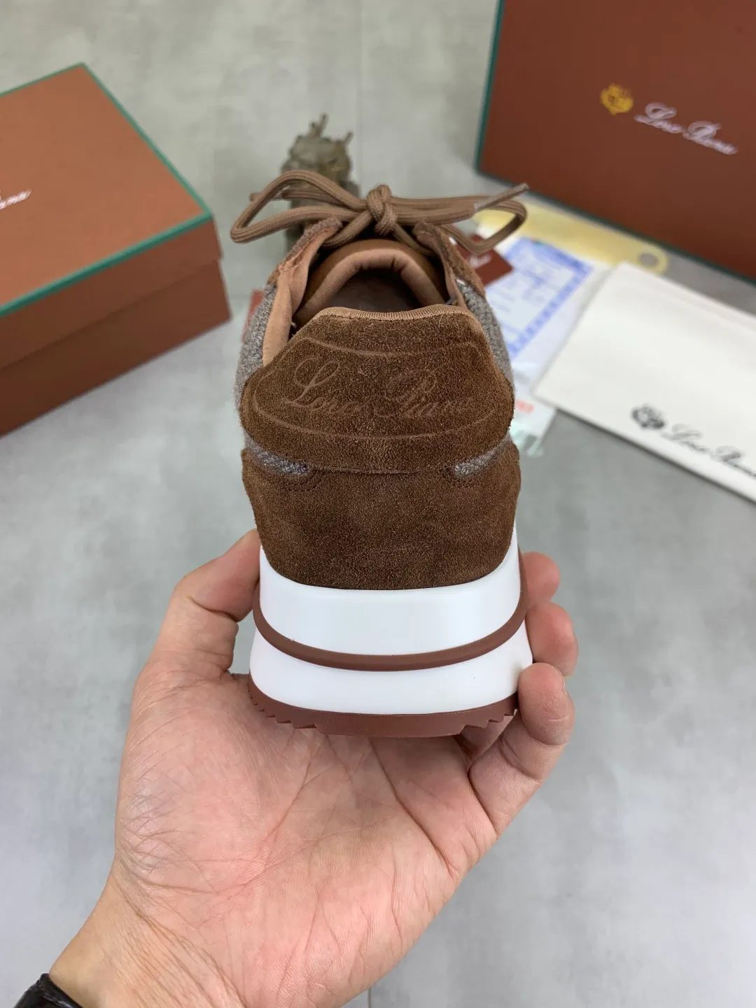 Men's men's shoes 💰P440 New model 💰 The latest casual shoes Loro Piana 💯 Top grade 💯 Buy the original copy 💯 Founded the existing Loro Piana company on April 24, 1924. It is now the sixth generation of family business, providing top quality products to customers who are discerning about taste and quality. Imported original fly woven fabric with cowhide fabric, plain calfskin lining. Hand-sewn thread with cowhide feet. Original packaging. High-end outsole. Size: 38-44 (customized for 45 and 46). 5️⃣ colors available.